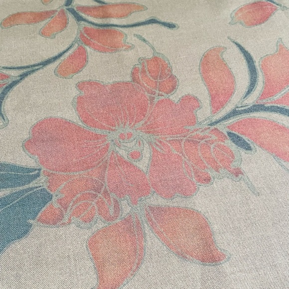 🌟HP🌟NWOT Cotton Khaki Floral Fringed Wrap - Picture 8 of 8